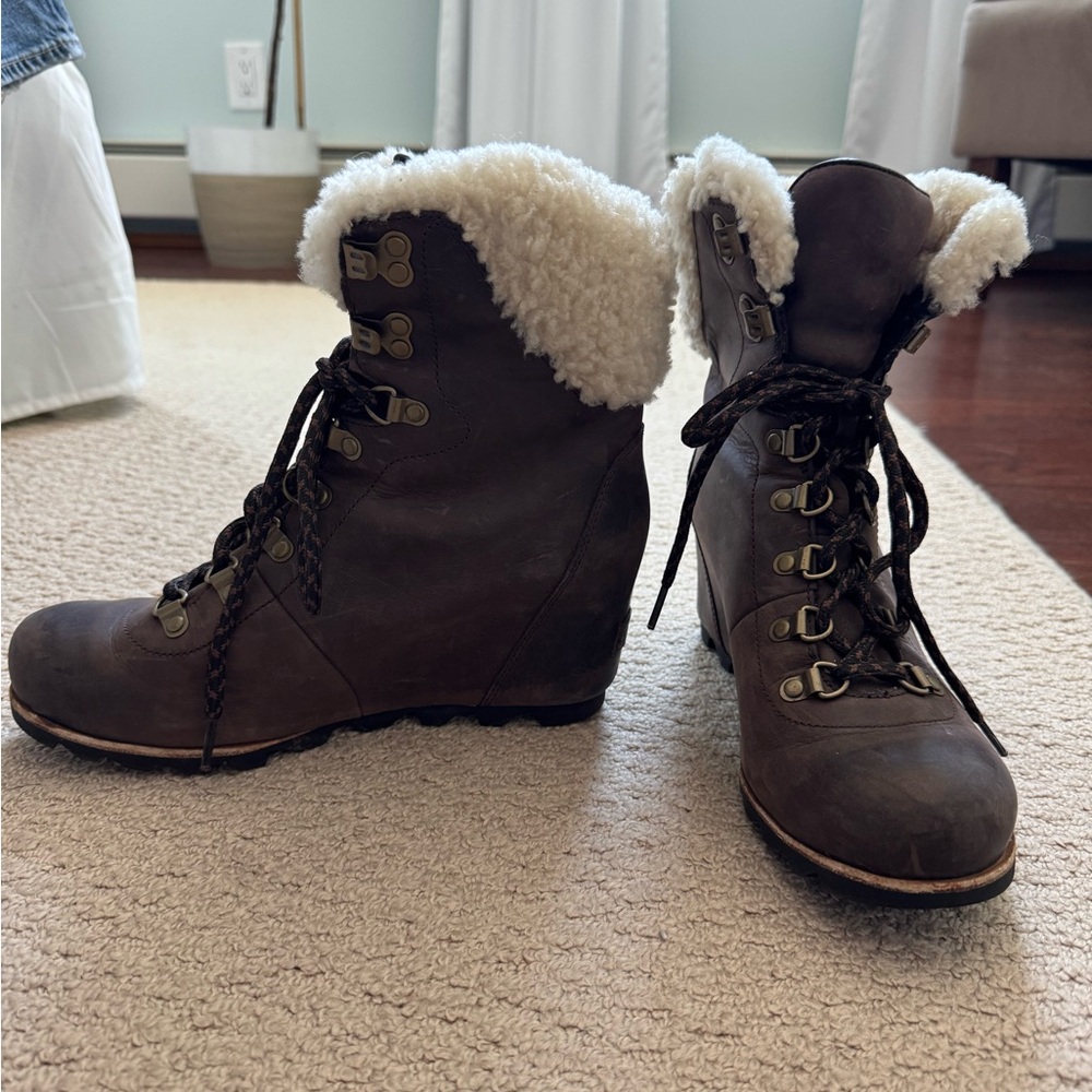 Sorel Joan of Arc Cozy Brown Shearling-Lined Winter Boots